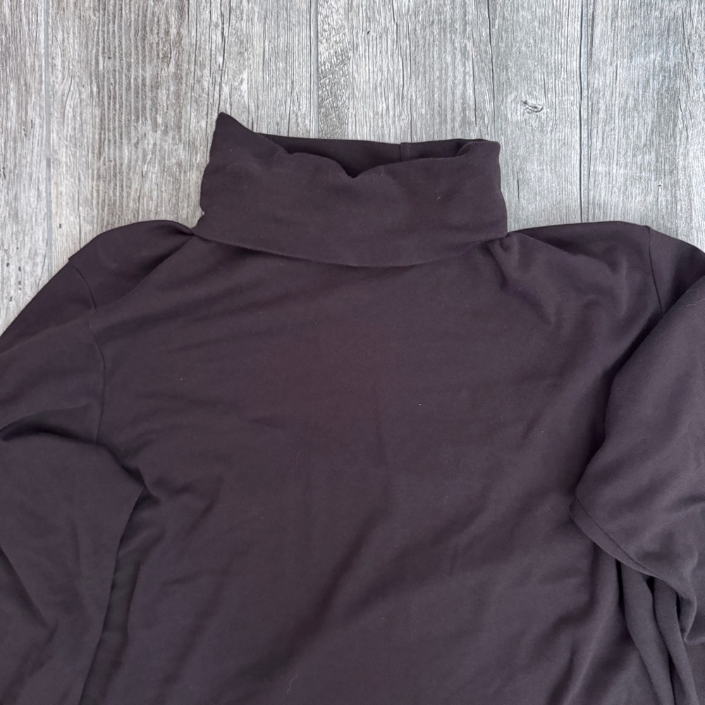 Uniqlo Men’s Brown Turtle Neck Long Sleeve Tee Large